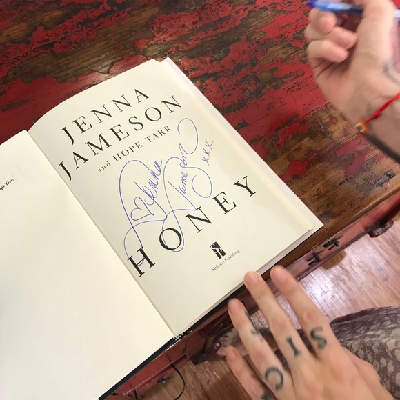 ⚜️⚜️Autographed fiction book “honey” by me 😜 - Picture 4 of 7